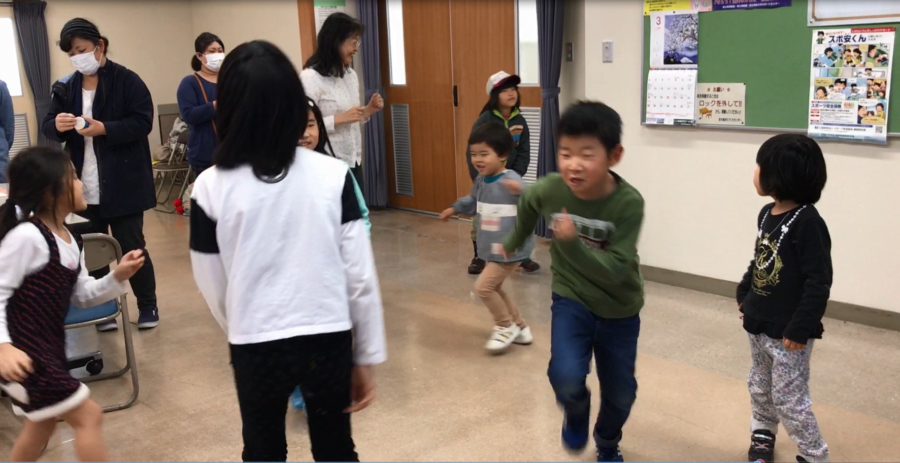 元気いっぱい！前置詞☆アクション・チャンツ！