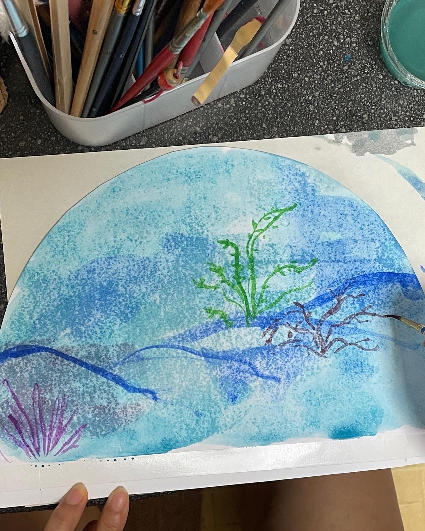 絵の具で海を描くよ♪
