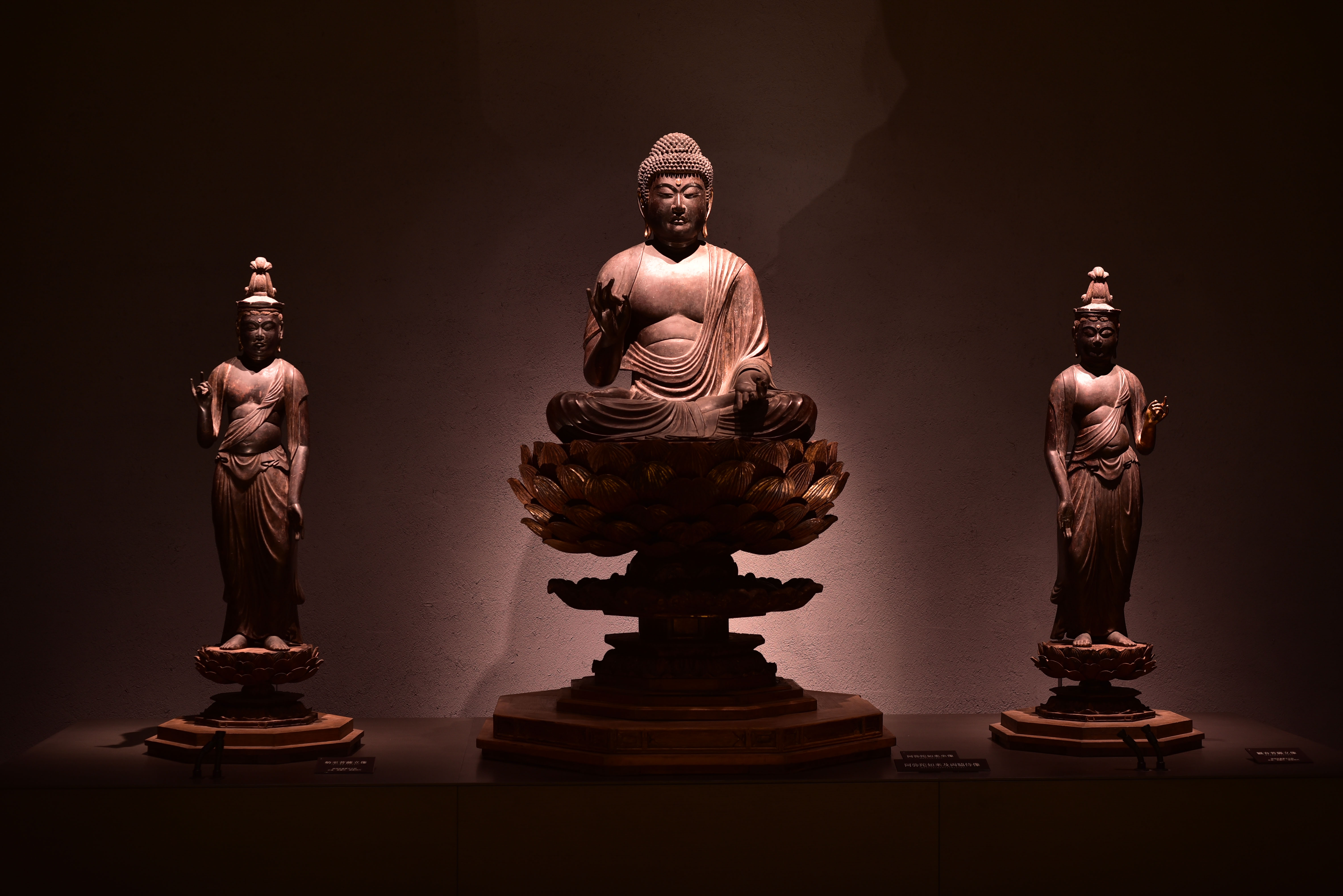 木造阿弥陀如来及両脇侍像（重文）