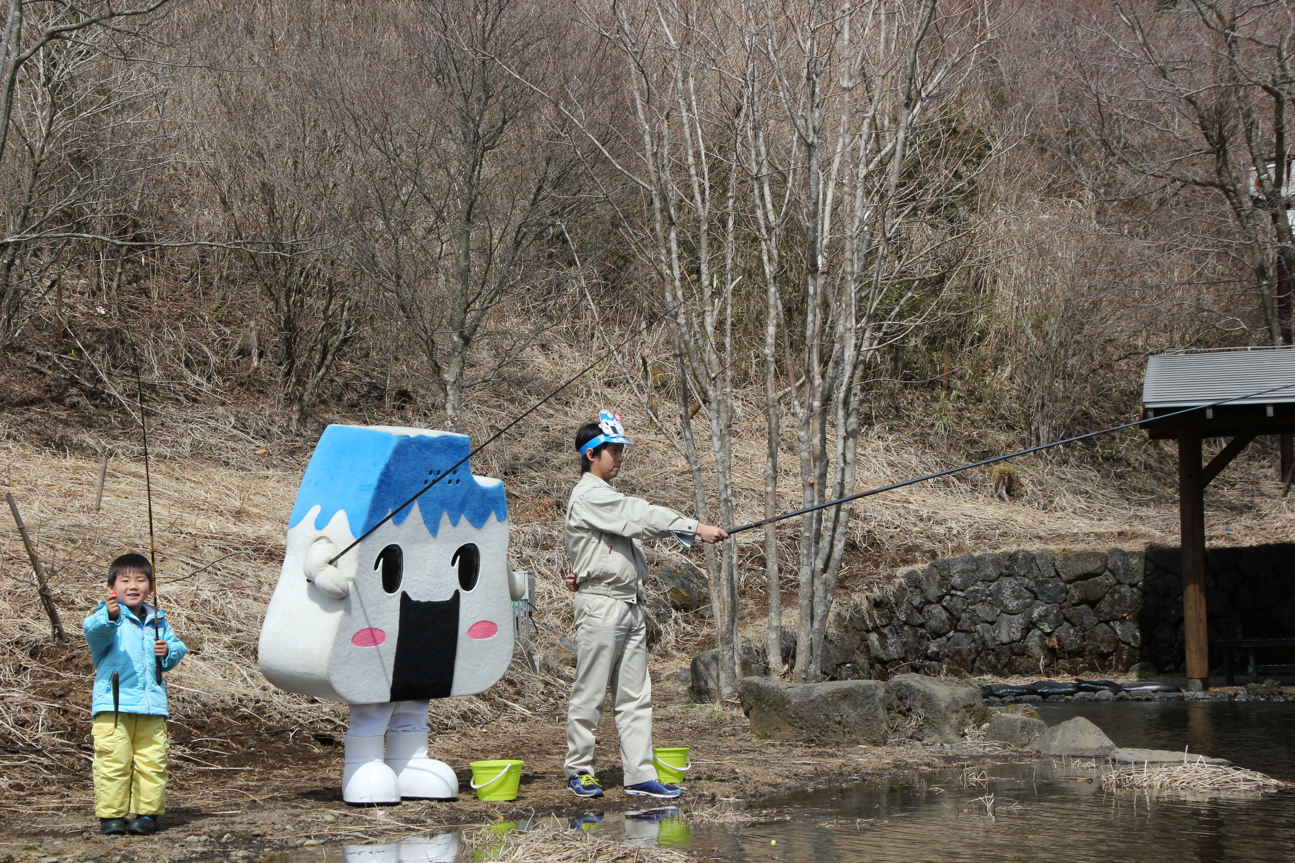 大好評！ニジマス釣り・塩焼き体験