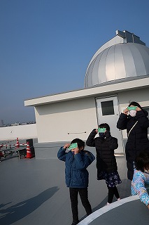 太陽を遮光版で観察