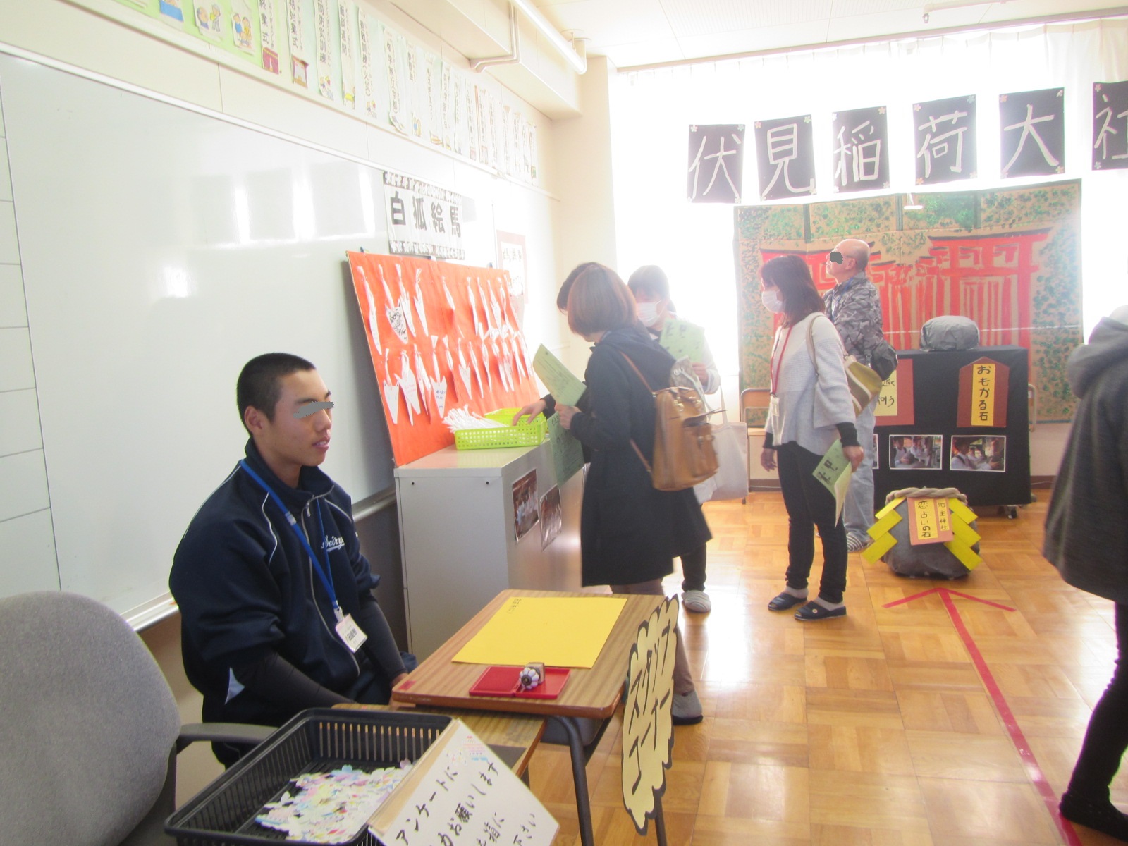 昨年度の様子～つながりタイム（中学部）～修学旅行の思い出体験コーナー